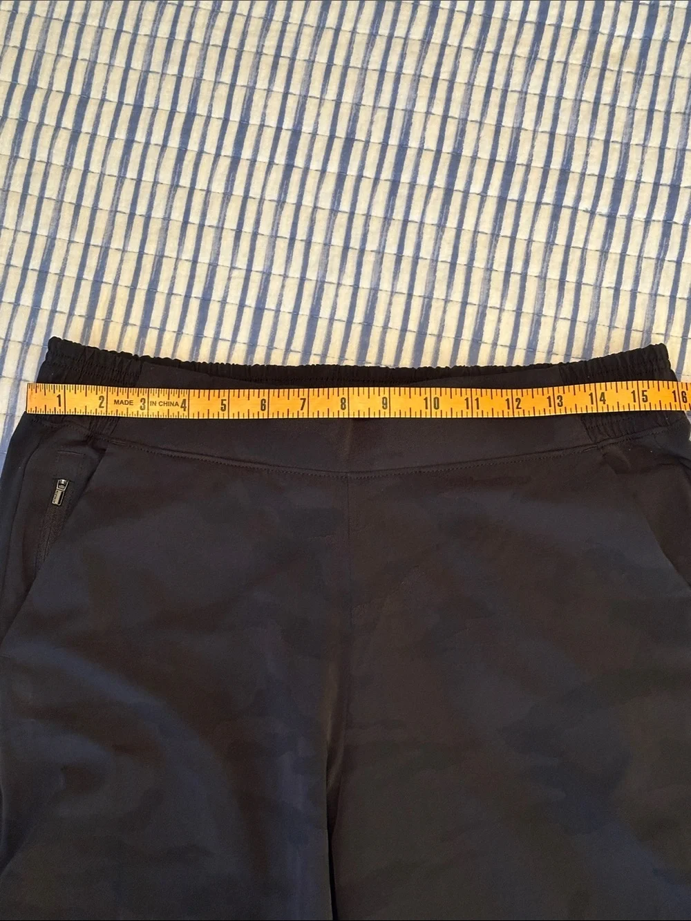 Athleta Women’s Textured Brooklyn Black Camo Jogger Pants Size 12
